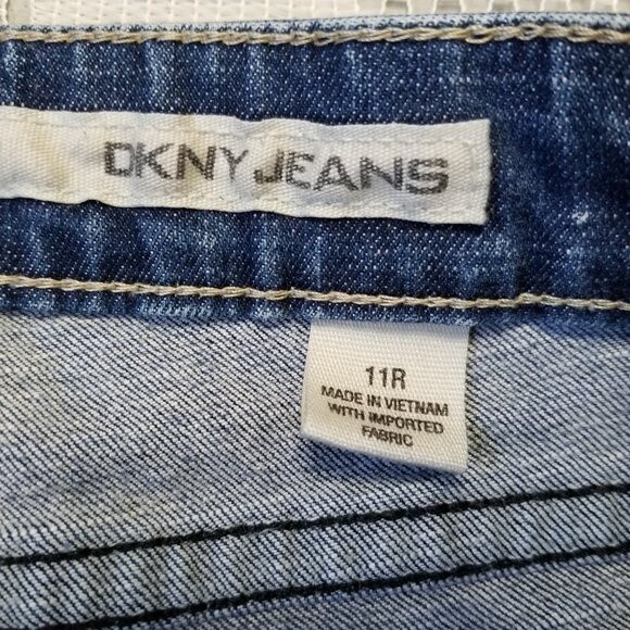 DKNY Low Rise Bootcut Medium Wash Jeans Size 11R - Picture 8 of 12